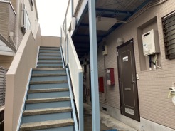 階段部分も綺麗に塗装されています